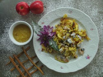 Kaiserschmarrn mit Apfelmus